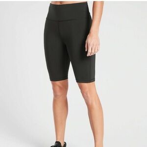 Athleta Ultimate Stash 9 Black Short